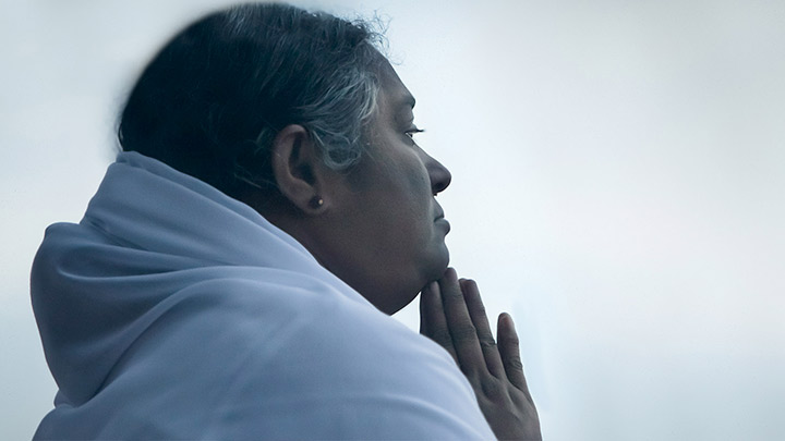 hz-sm-amma-portrait-praying-pensive.jpg